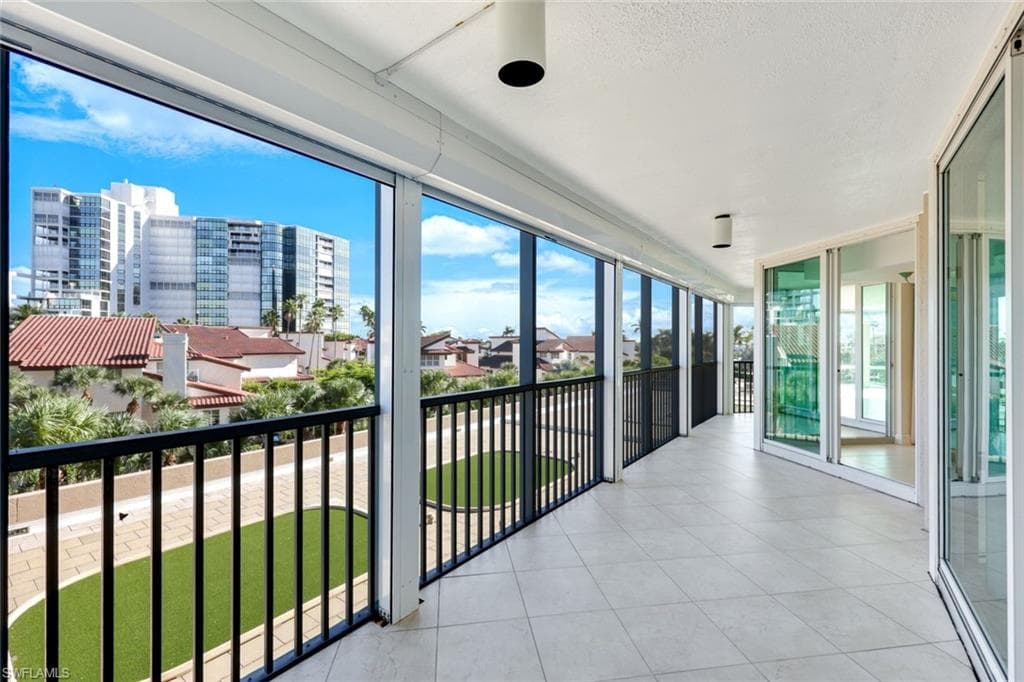 4651 Gulf Shore Blvd N 207, Naples, FL 34103-22