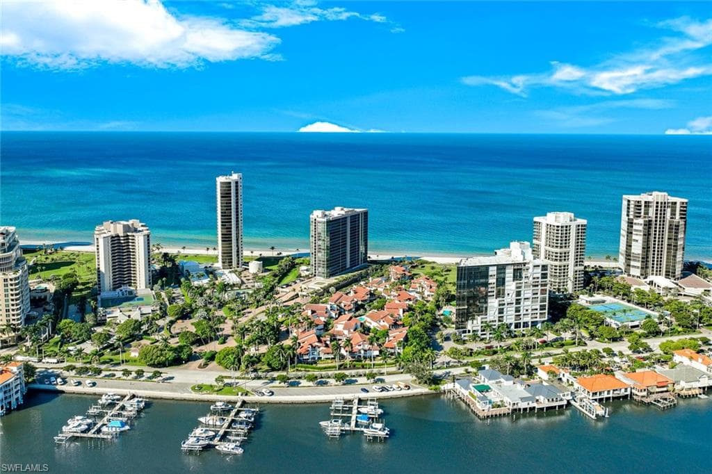 4651 Gulf Shore Blvd N 207, Naples, FL 34103-25
