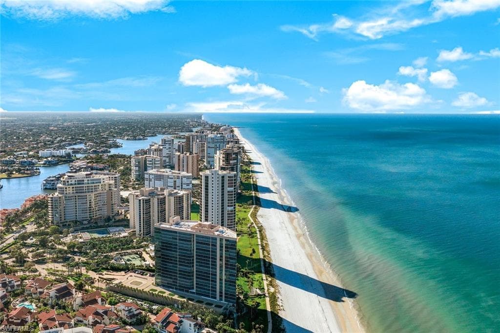 4651 Gulf Shore Blvd N 207, Naples, FL 34103-27