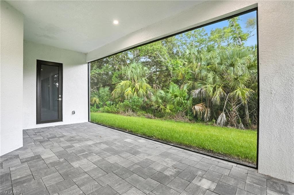 70 33rd Ave NW, Naples, FL 34120-44