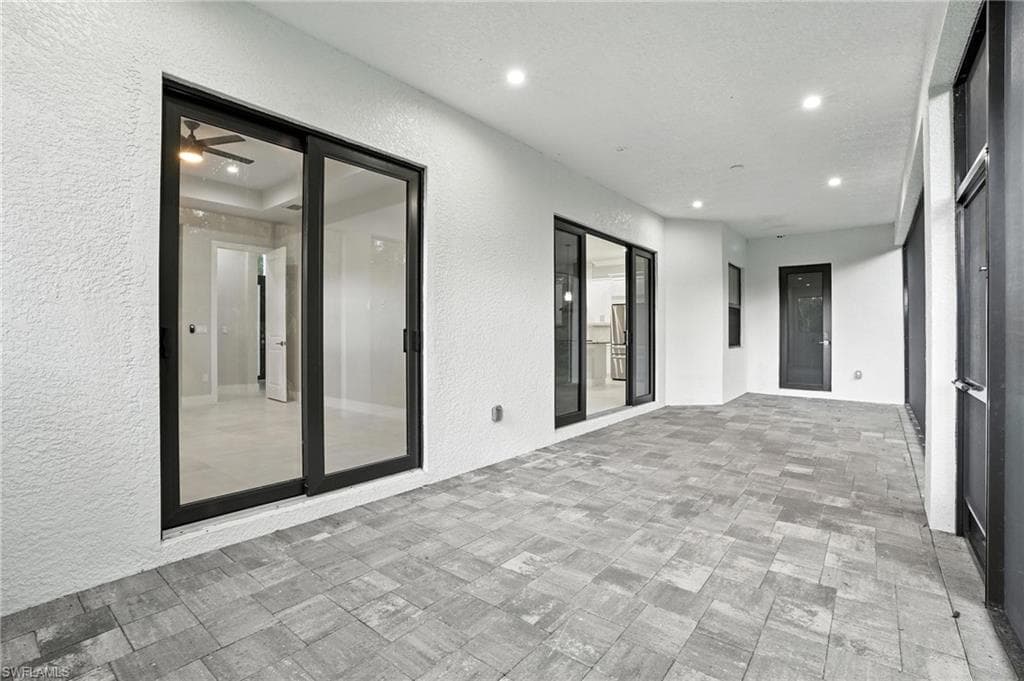 70 33rd Ave NW, Naples, FL 34120-46