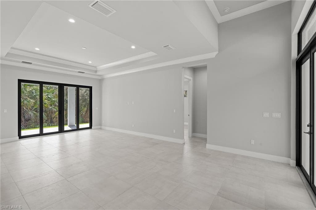 70 33rd Ave NW, Naples, FL 34120-7