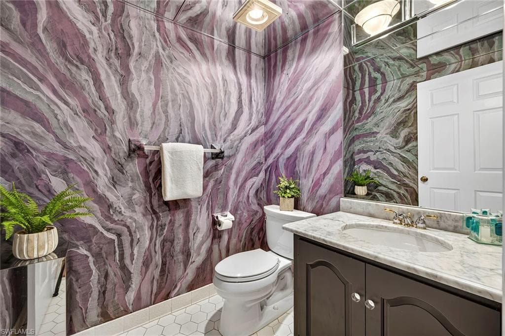 6075 Pelican Bay Blvd 204, Naples, FL 34108-10