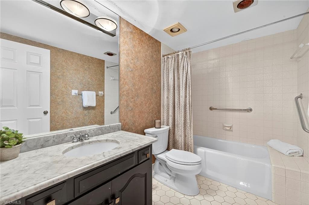 6075 Pelican Bay Blvd 204, Naples, FL 34108-17