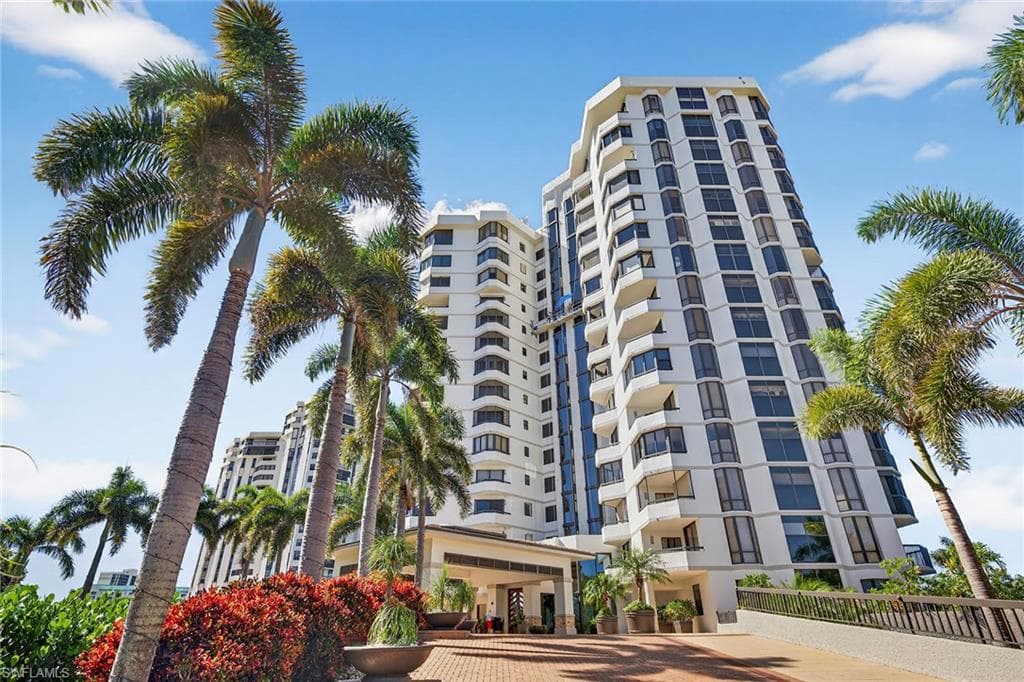 6075 Pelican Bay Blvd 204, Naples, FL 34108-24