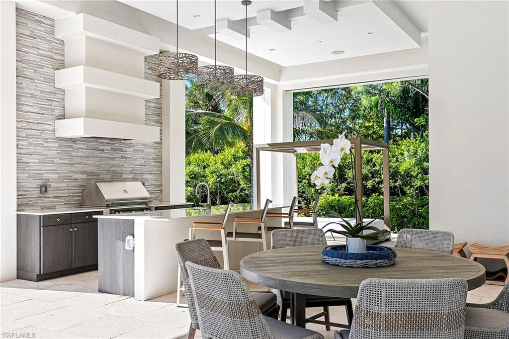 607 Myrtle Rd, Naples, FL 34108-14