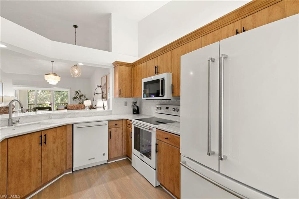 841 Tanbark Dr 202, Naples, FL 34108-15