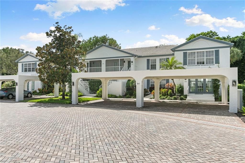 841 Tanbark Dr 202, Naples, FL 34108-27