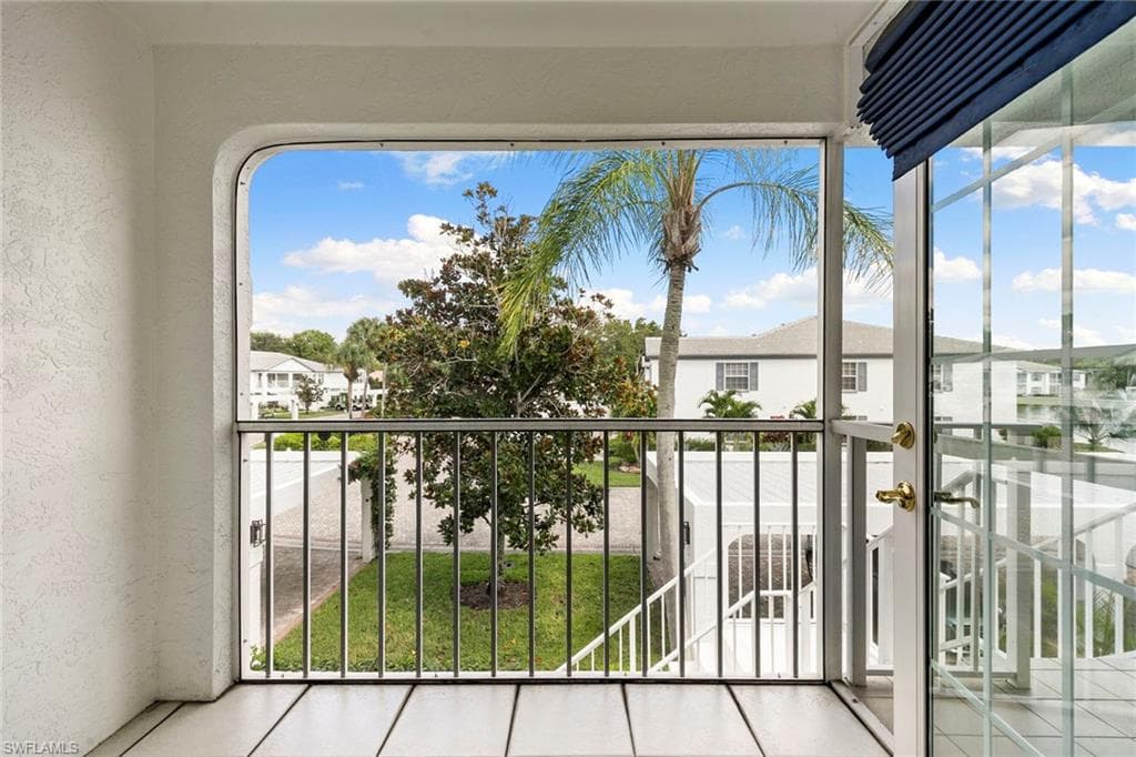 841 Tanbark Dr 202, Naples, FL 34108-31