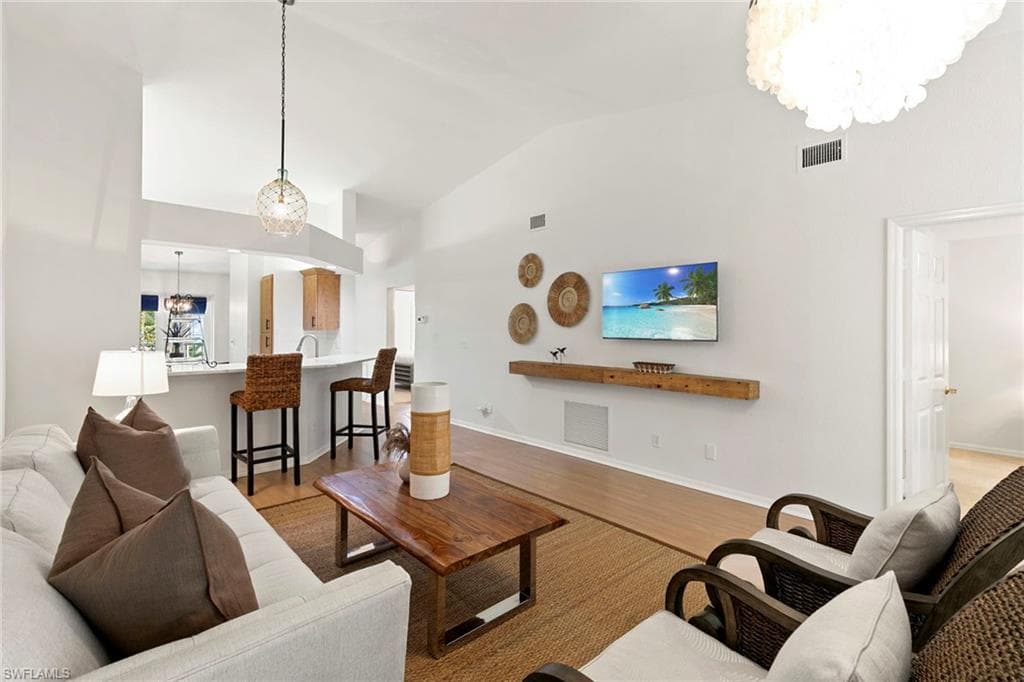 841 Tanbark Dr 202, Naples, FL 34108-7