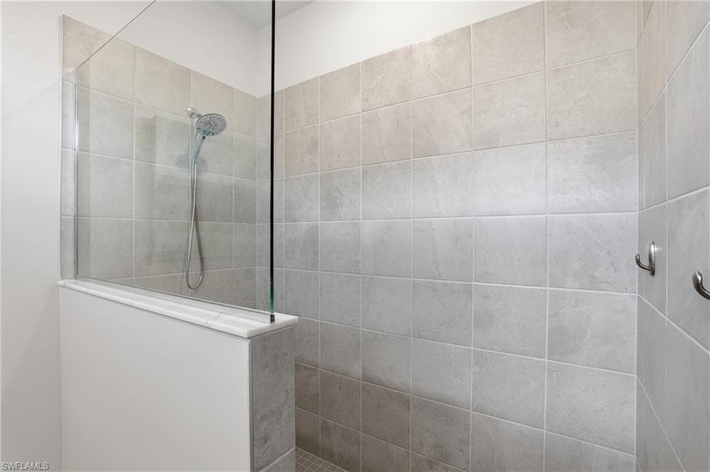 18526 Ives Dr, Estero, FL 33928-16