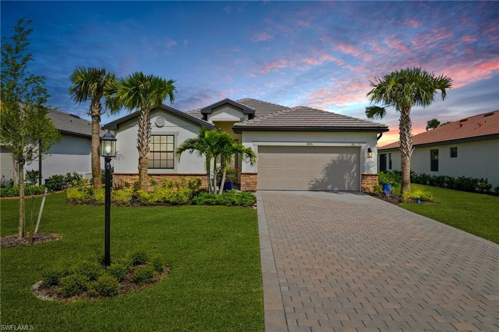 18526 Ives Dr, Estero, FL 33928-1