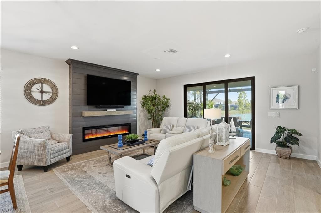 18526 Ives Dr, Estero, FL 33928-6