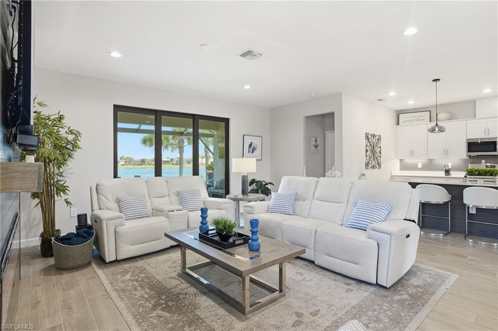 18526 Ives Dr, Estero, FL 33928-7