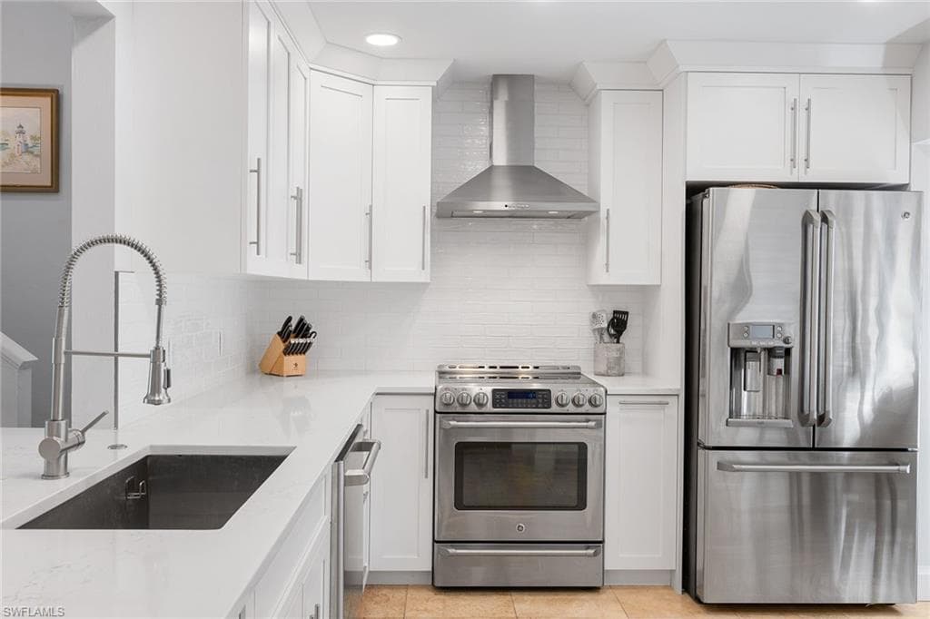 629 Serendipity Dr 629, Naples, FL 34108-8