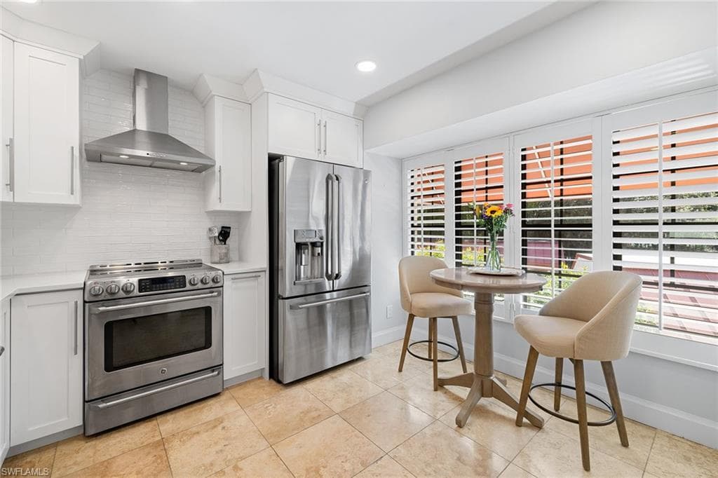 629 Serendipity Dr 629, Naples, FL 34108-10