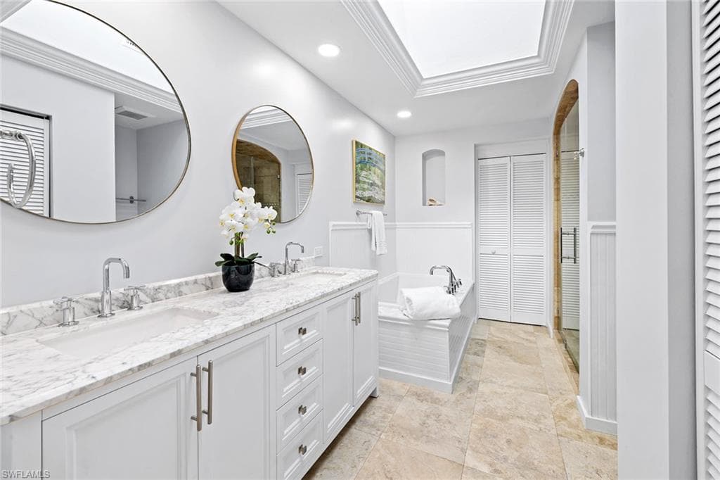 629 Serendipity Dr 629, Naples, FL 34108-17