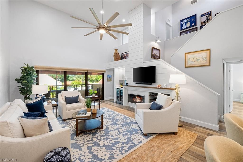 629 Serendipity Dr 629, Naples, FL 34108-1