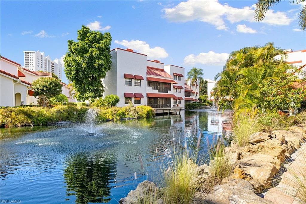 629 Serendipity Dr 629, Naples, FL 34108-33