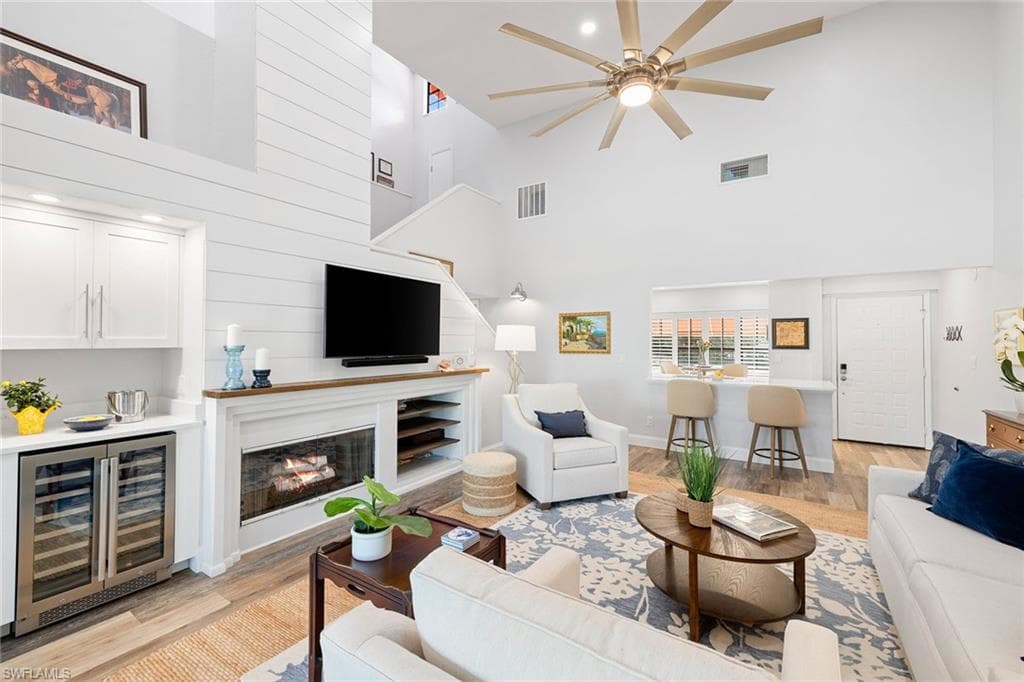 629 Serendipity Dr 629, Naples, FL 34108-2