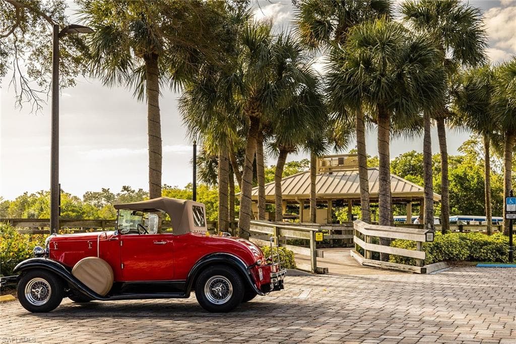 629 Serendipity Dr 629, Naples, FL 34108-46