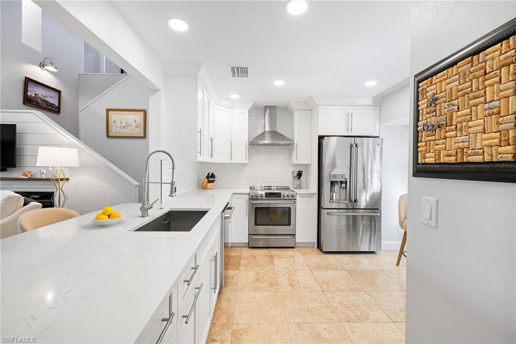 629 Serendipity Dr 629, Naples, FL 34108-6