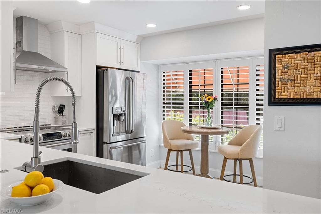 629 Serendipity Dr 629, Naples, FL 34108-7