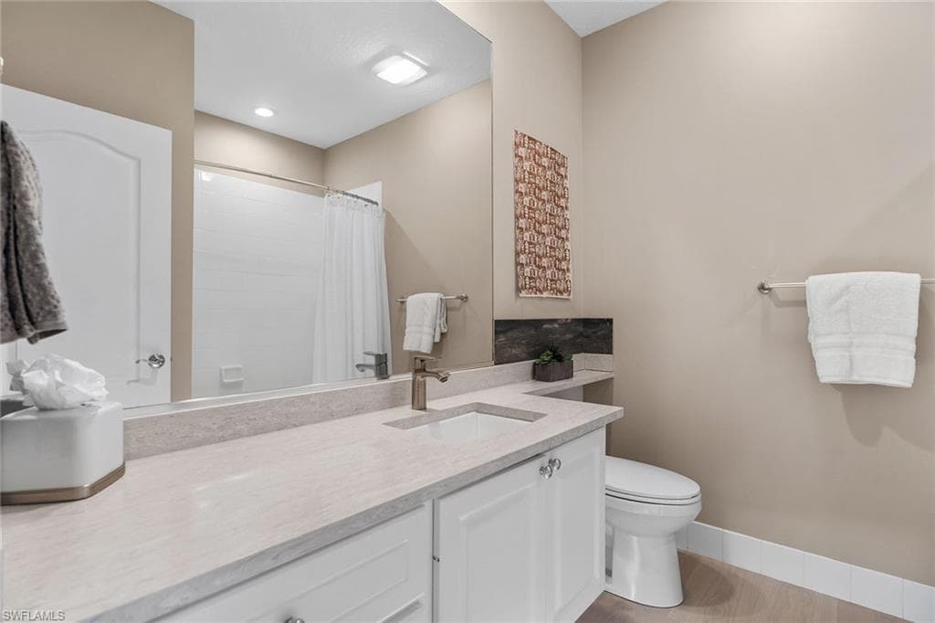 3540 Islandwalk Cir, Naples, FL 34119-24