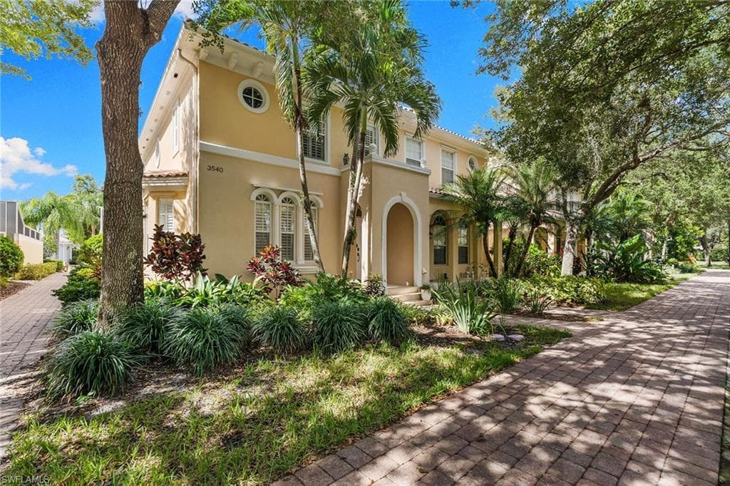 3540 Islandwalk Cir, Naples, FL 34119-44