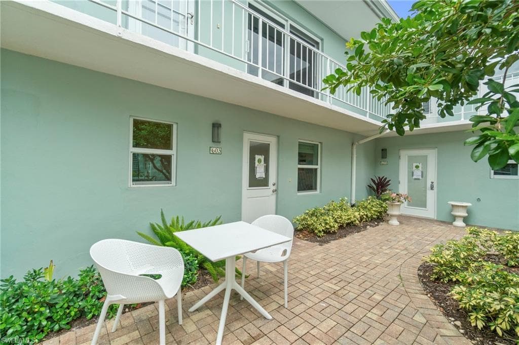 603 12th Ave S, Naples, FL 34102-16