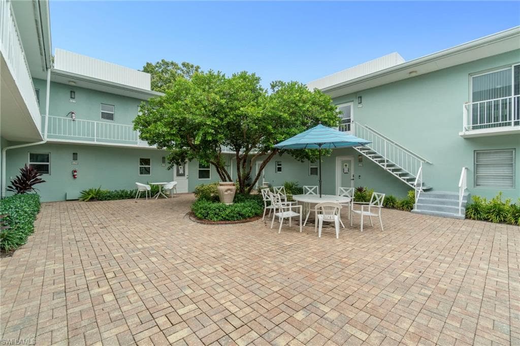 603 12th Ave S, Naples, FL 34102-17