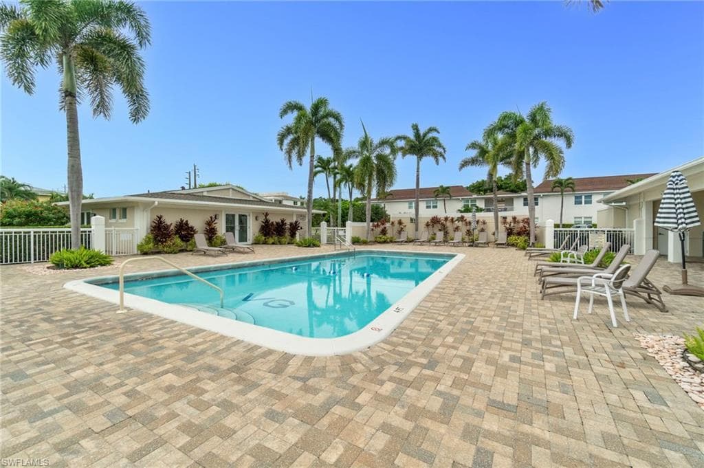 603 12th Ave S, Naples, FL 34102-18