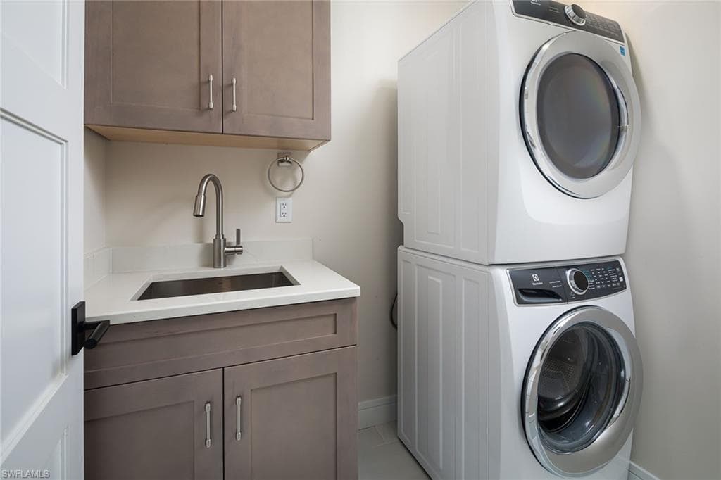 4830 West Blvd, Naples, FL 34103-26