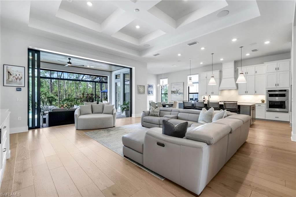 16221 Verilyn Cir, Naples, FL 34110-9