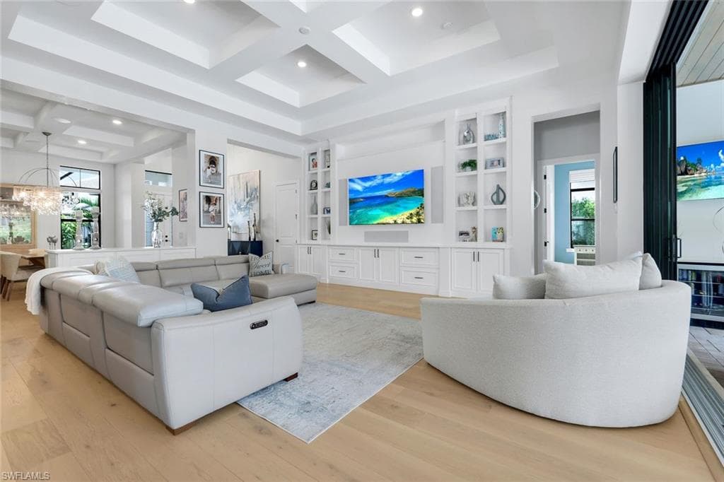 16221 Verilyn Cir, Naples, FL 34110-11