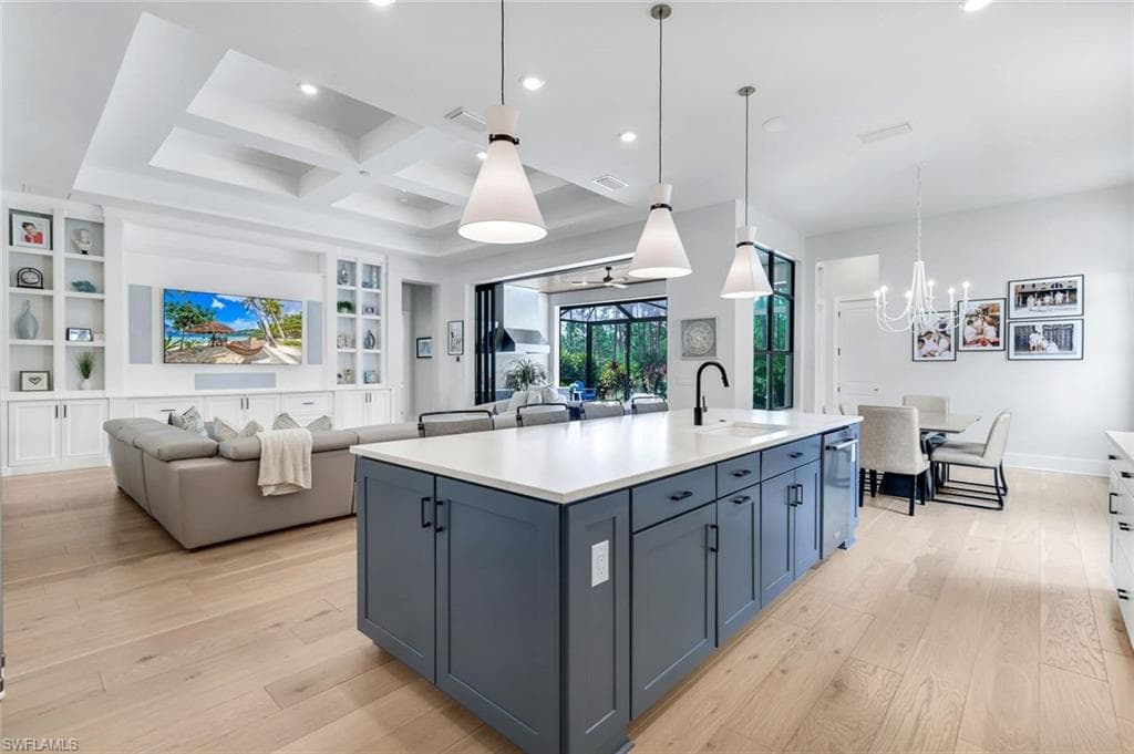 16221 Verilyn Cir, Naples, FL 34110-15