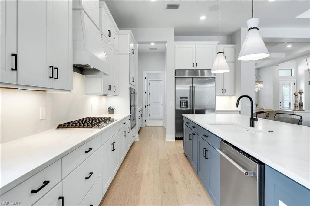 16221 Verilyn Cir, Naples, FL 34110-17