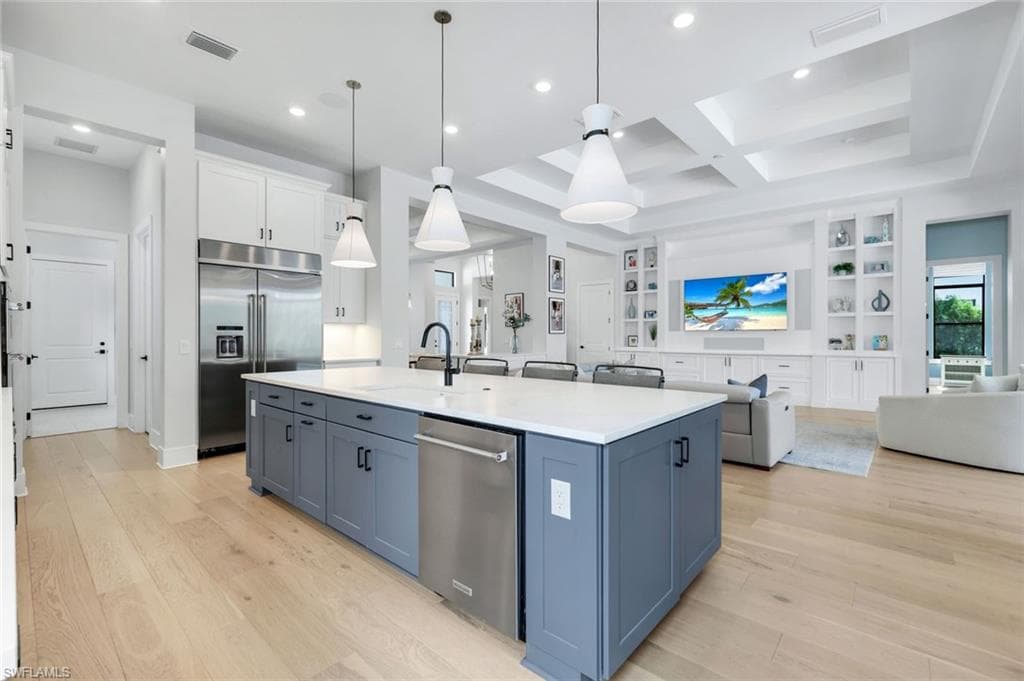 16221 Verilyn Cir, Naples, FL 34110-18