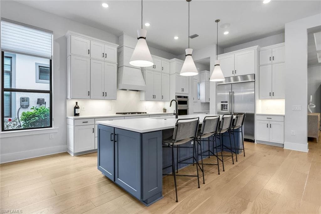 16221 Verilyn Cir, Naples, FL 34110-21