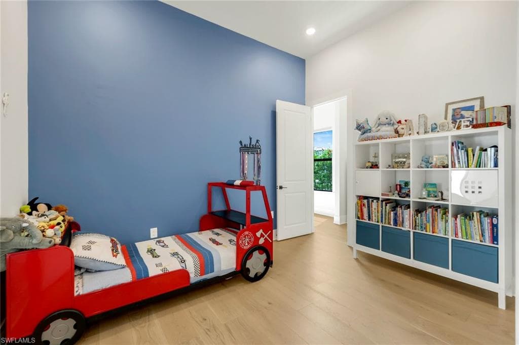 16221 Verilyn Cir, Naples, FL 34110-33