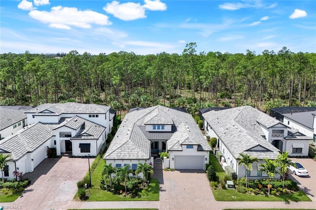 16221 Verilyn Cir, Naples, FL 34110-3