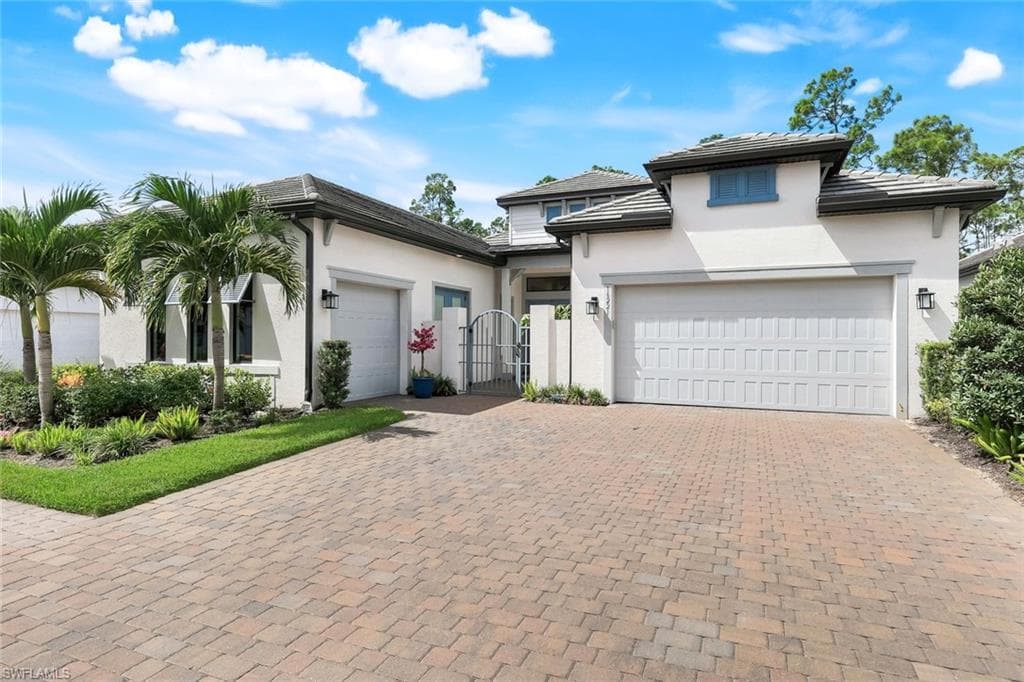 16221 Verilyn Cir, Naples, FL 34110-4