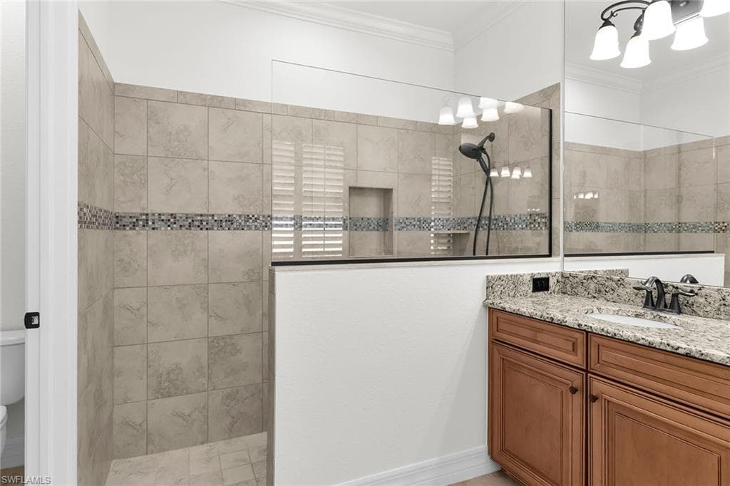 2990 Aviamar Cir, Naples, FL 34114-18