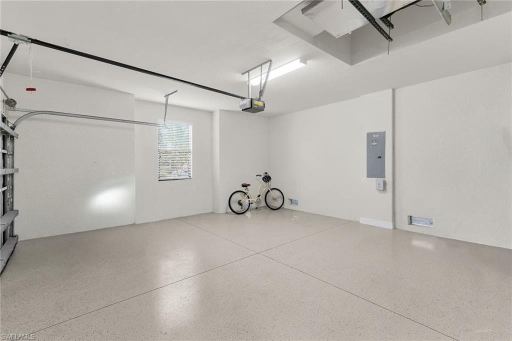 2990 Aviamar Cir, Naples, FL 34114-23