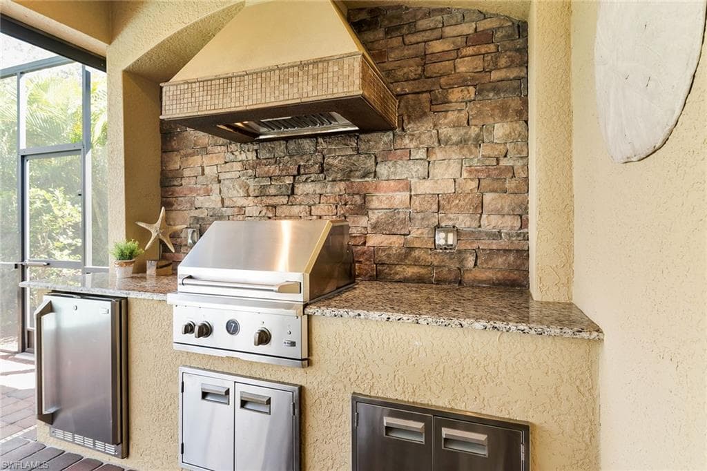 2990 Aviamar Cir, Naples, FL 34114-27