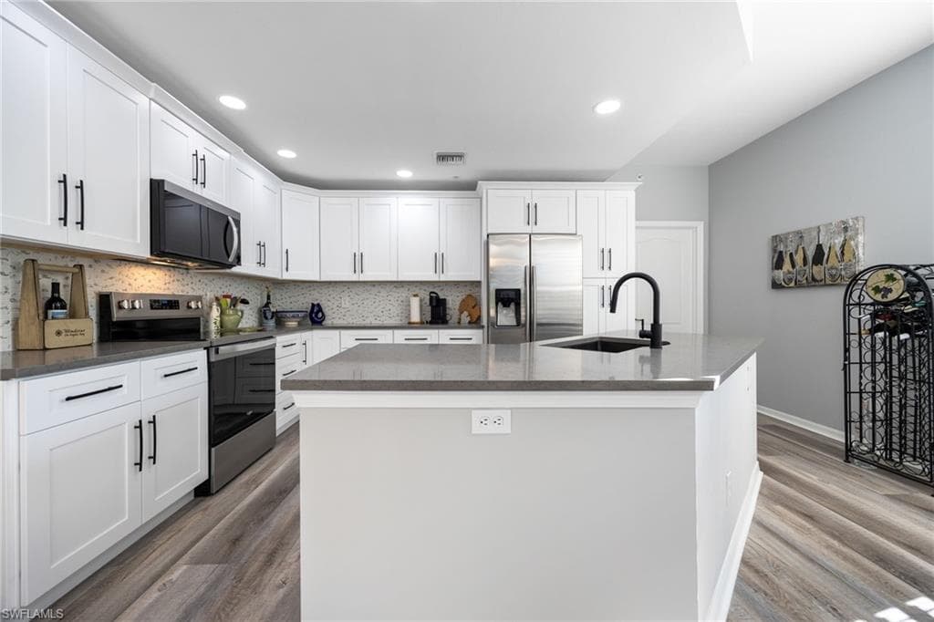 4650 Yacht Harbor Dr 121, Naples, FL 34112-8