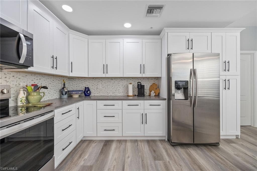 4650 Yacht Harbor Dr 121, Naples, FL 34112-10