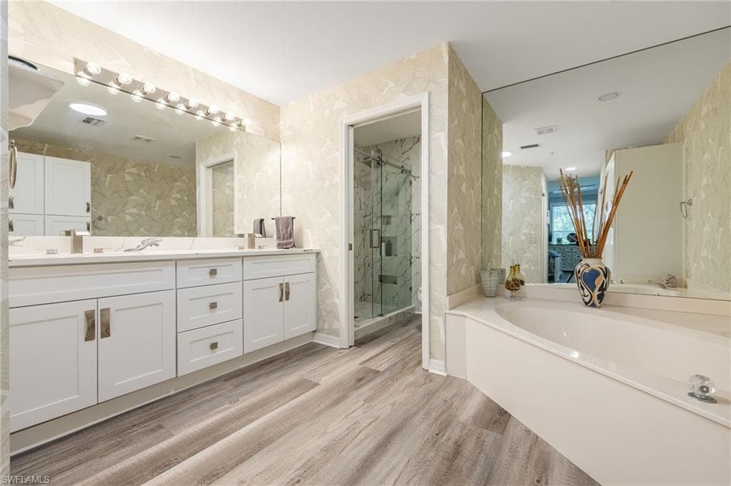 4650 Yacht Harbor Dr 121, Naples, FL 34112-23