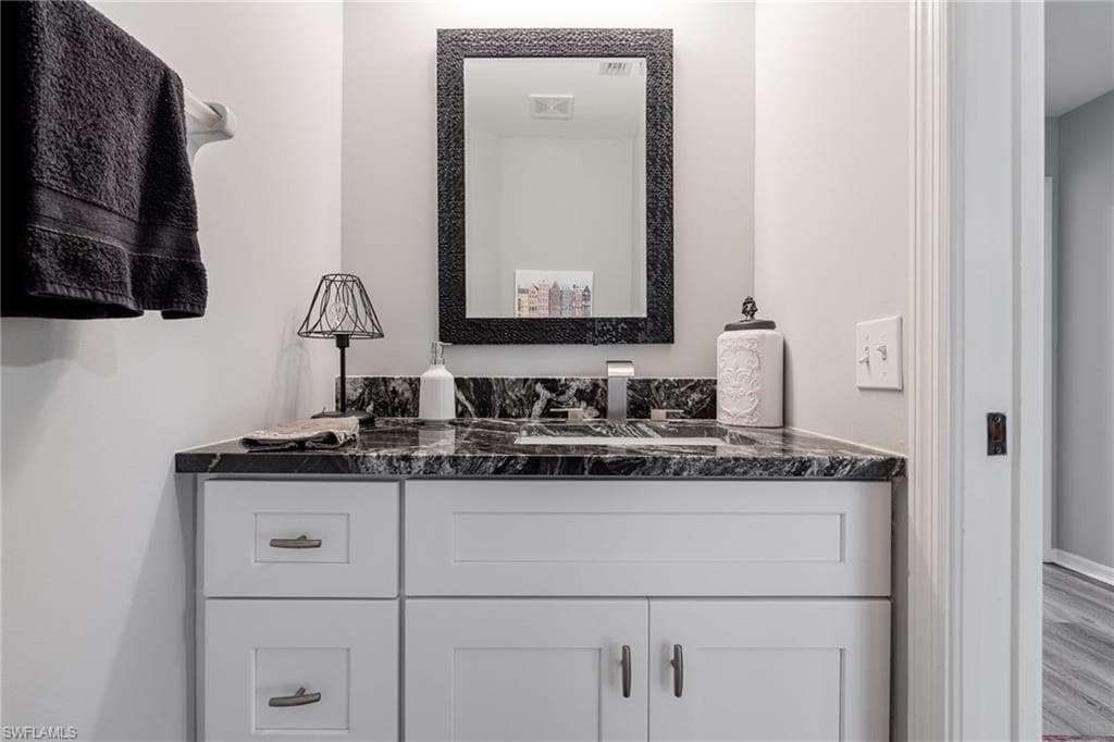 4650 Yacht Harbor Dr 121, Naples, FL 34112-28