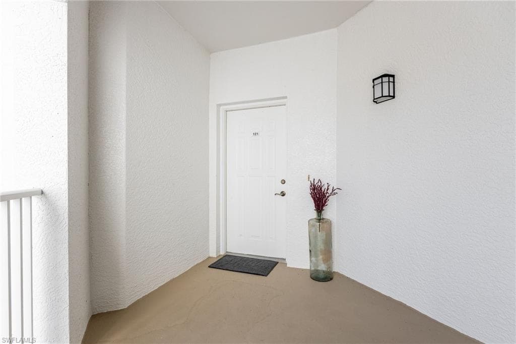 4650 Yacht Harbor Dr 121, Naples, FL 34112-4